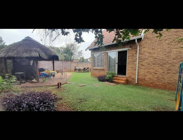 2 BEDROOM TOWNHOUSE FOR SALE IN CELTISDAL